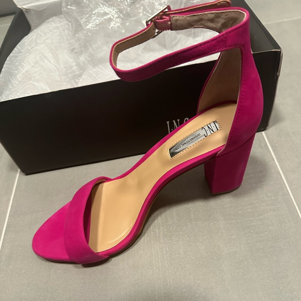 New INC fuchsia dress sandals, size 7.5m